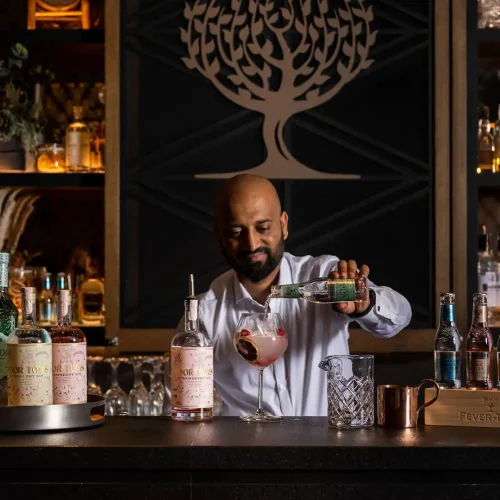 Accommodation 16 SYDRS-P0291-Lobby-Lounge-High-Tea-Bartender.16x9